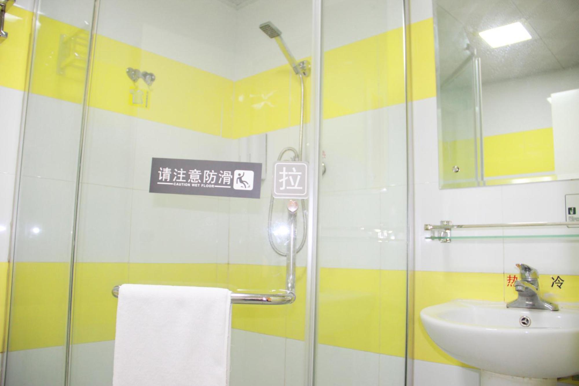 7Days Inn Guangzhou South Railway Station Huijiang Subway Station Eksteriør bilde